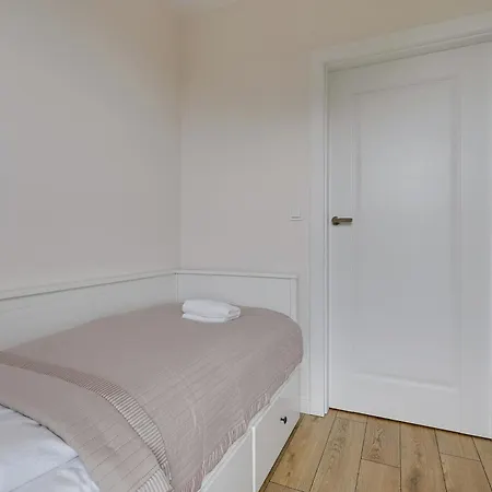 Blue Mandarin Portovo - Near Marina & Amber Sky Apartment Danzig